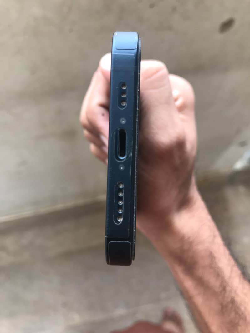 Apple iPhone 13 2