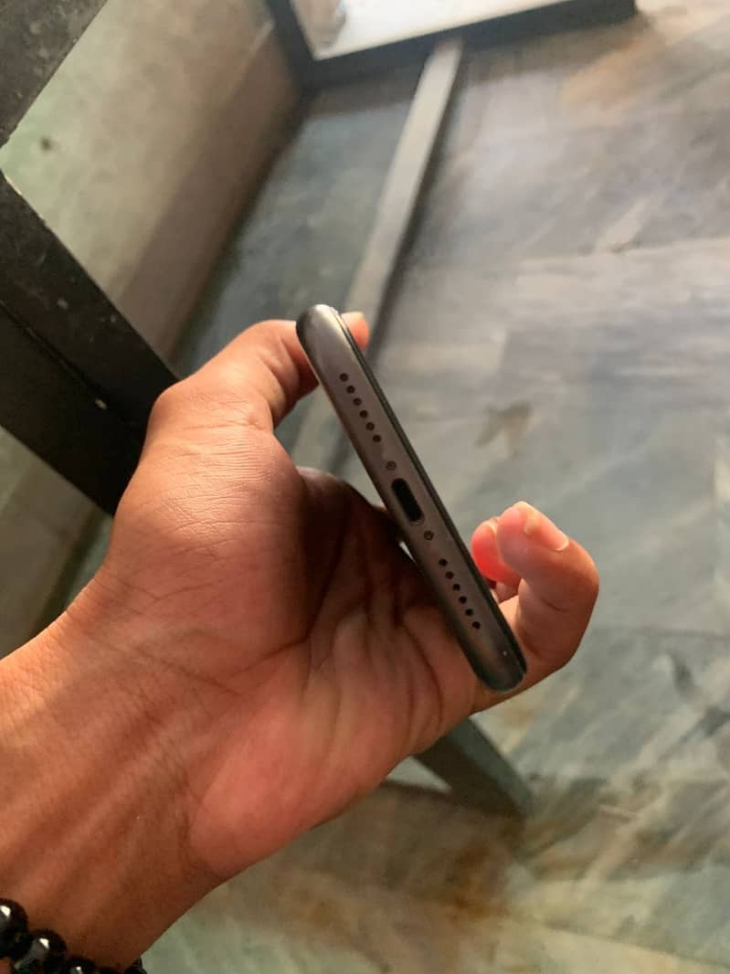 Apple iPhone 11 5