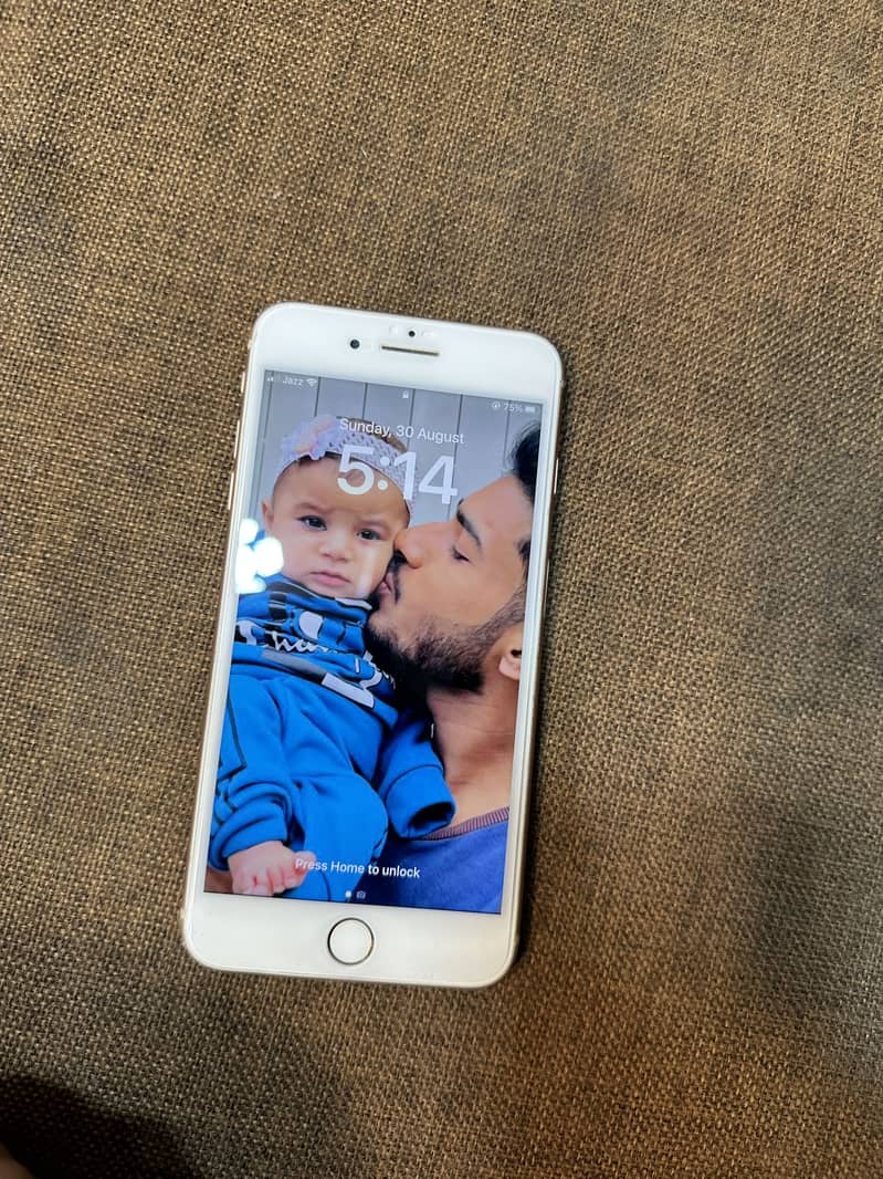 Apple iPhone 8 Plus 4