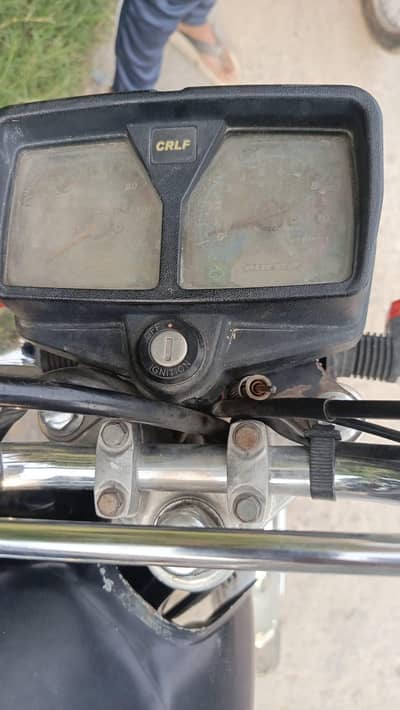 125 injn saf halat ma ha baki metr filhal nhi chalta