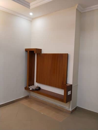 10 Marla Used House for Sale Near Park and Market & Back Of The Main Road in M Block Model Town Lahore