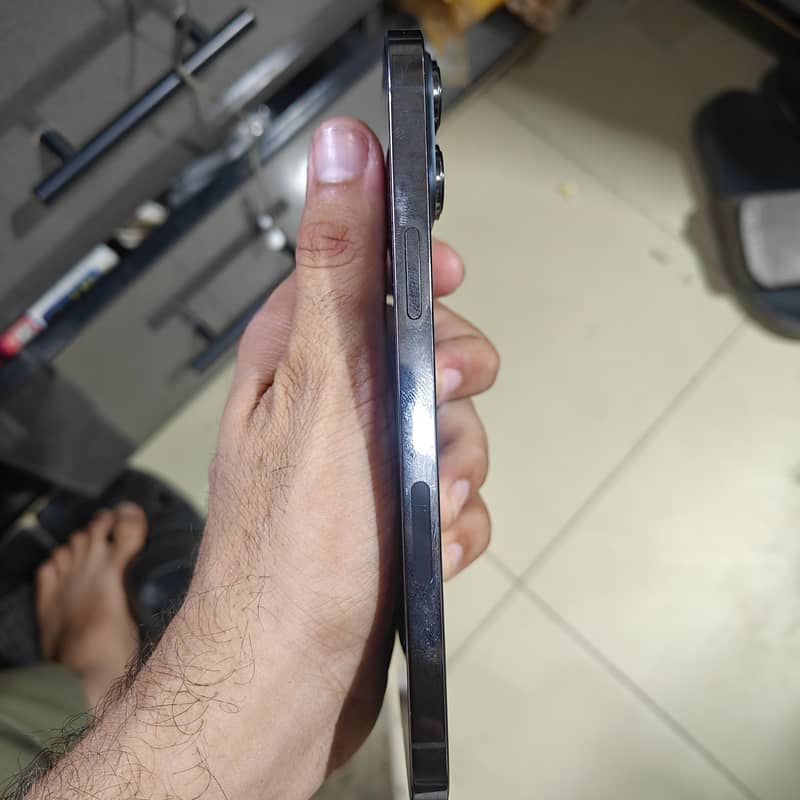 Apple iPhone 13 Pro Max 1
