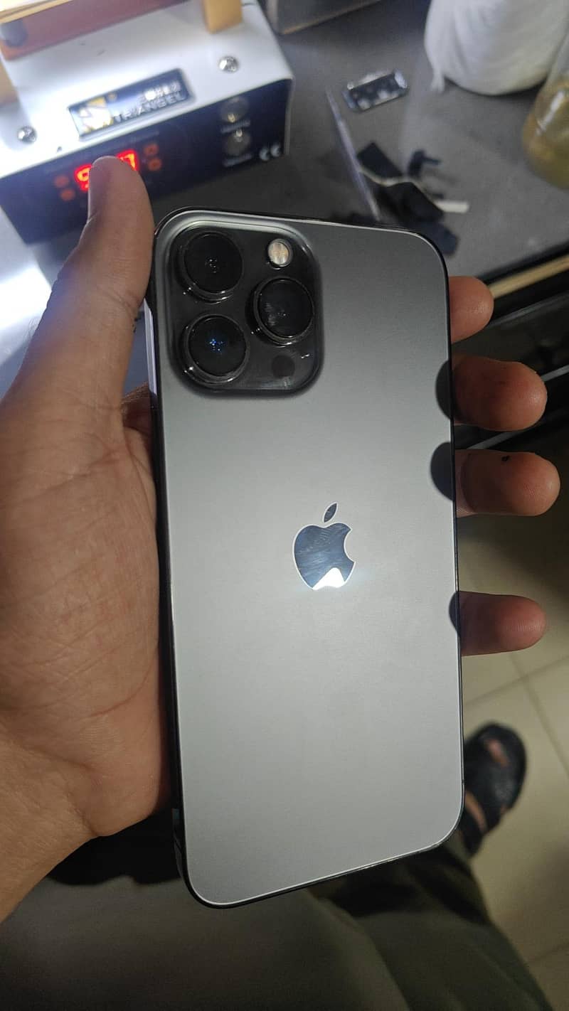 Apple iPhone 13 Pro Max 3