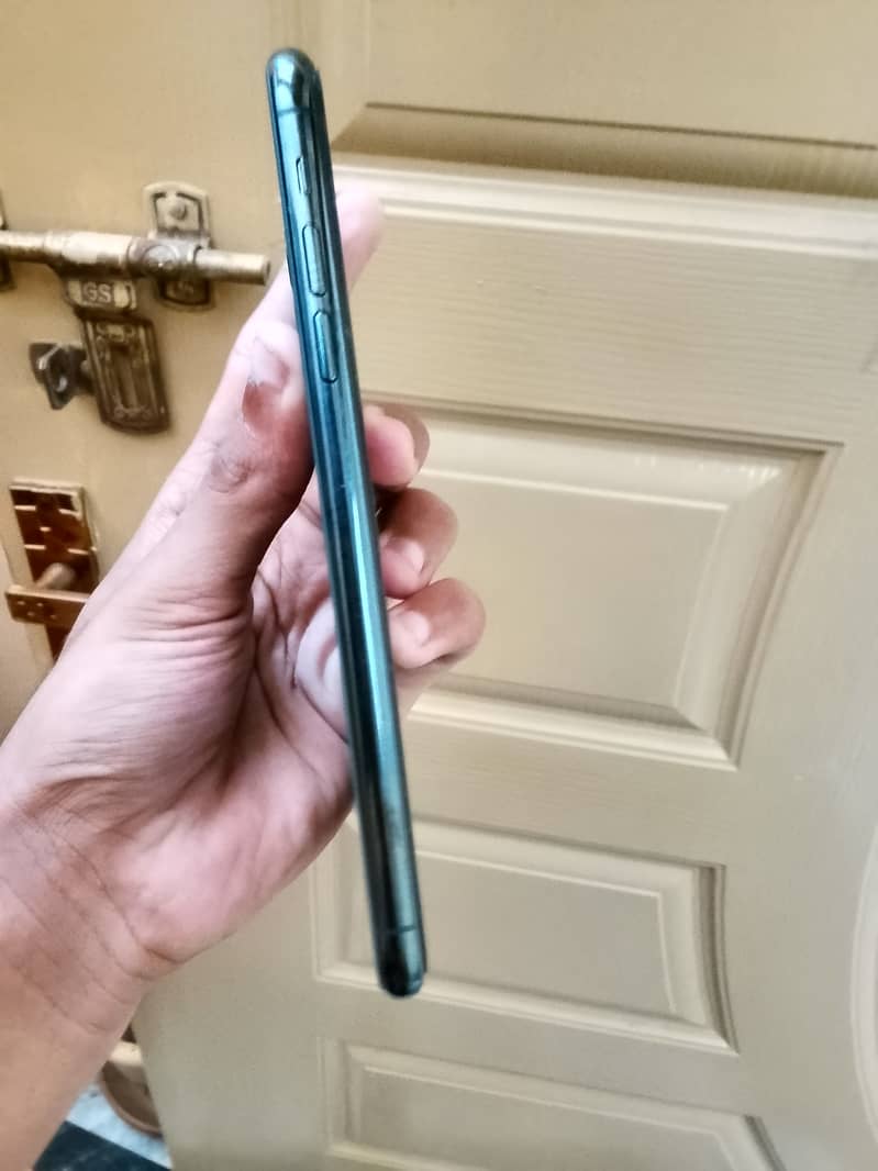 Apple iPhone 11 Pro Max 2
