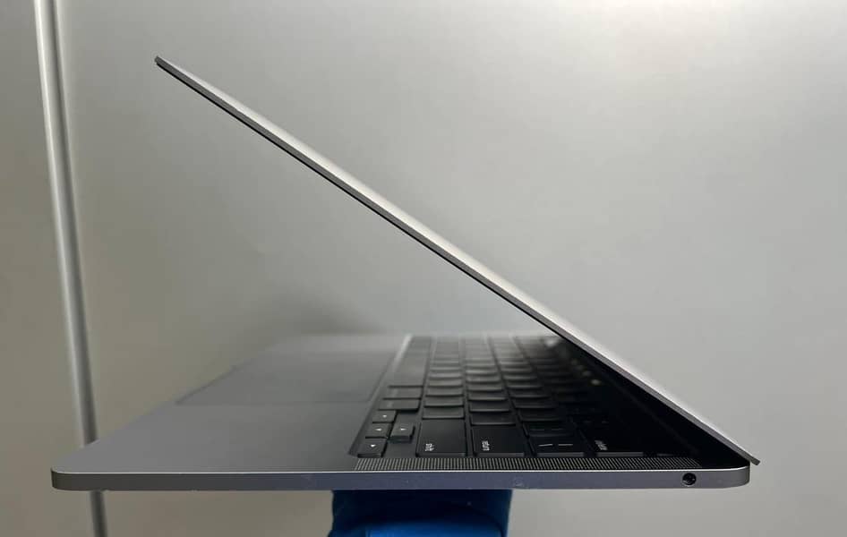 Apple MacBook Pro M2 1