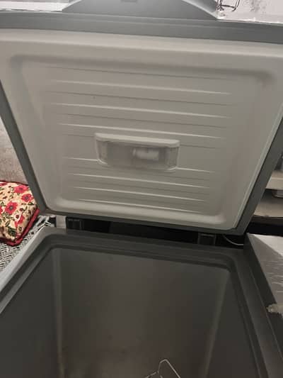 Dowlance deep freezer and refrigerator