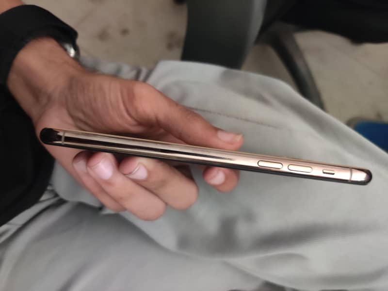 Apple iPhone 11 Pro Max 1
