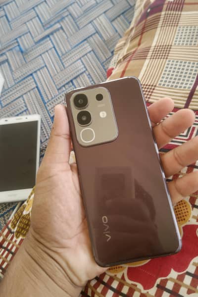Vivo Y29 with box and charger