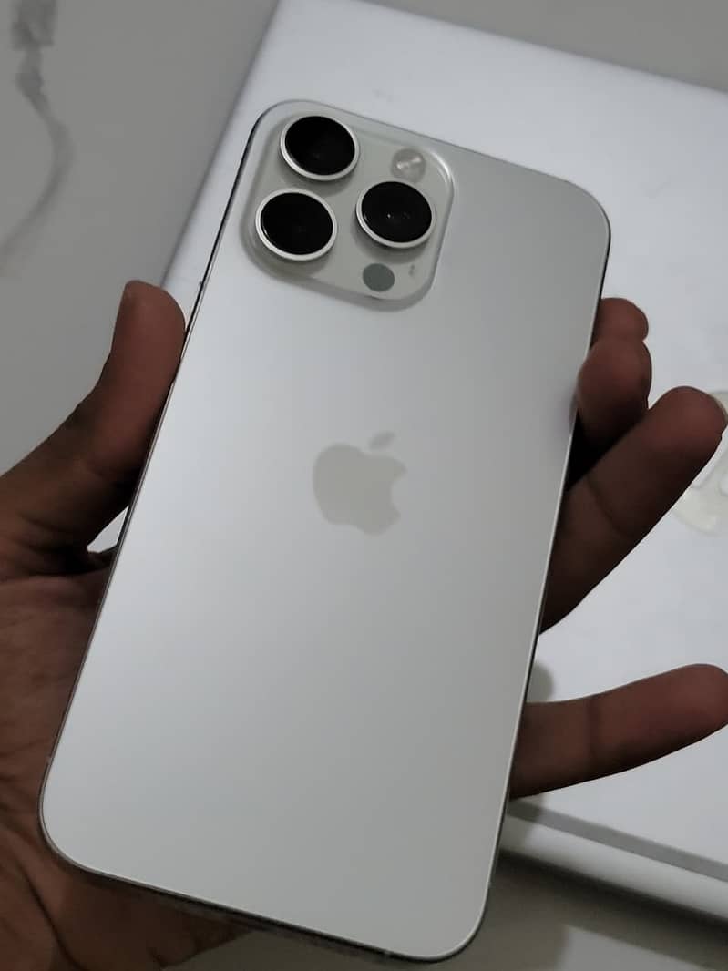 Apple iPhone 15 Pro Max 0