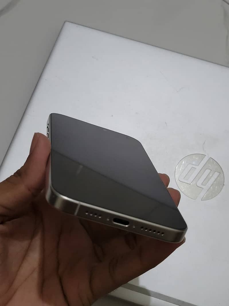 Apple iPhone 15 Pro Max 1