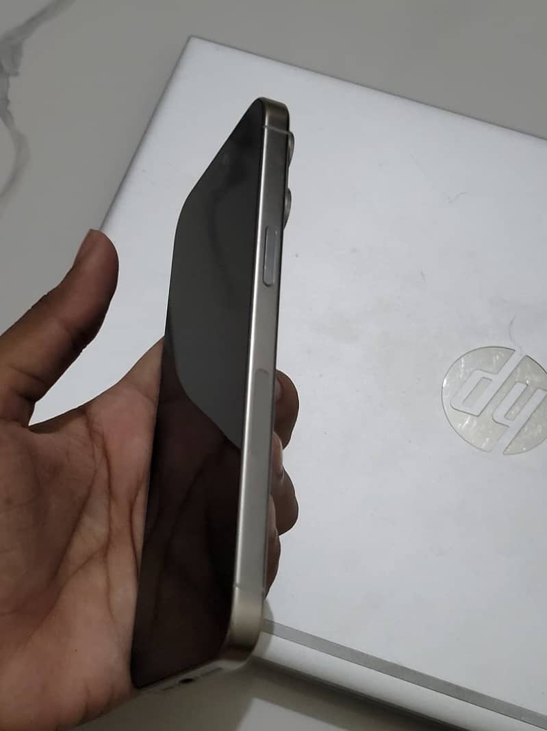 Apple iPhone 15 Pro Max 2
