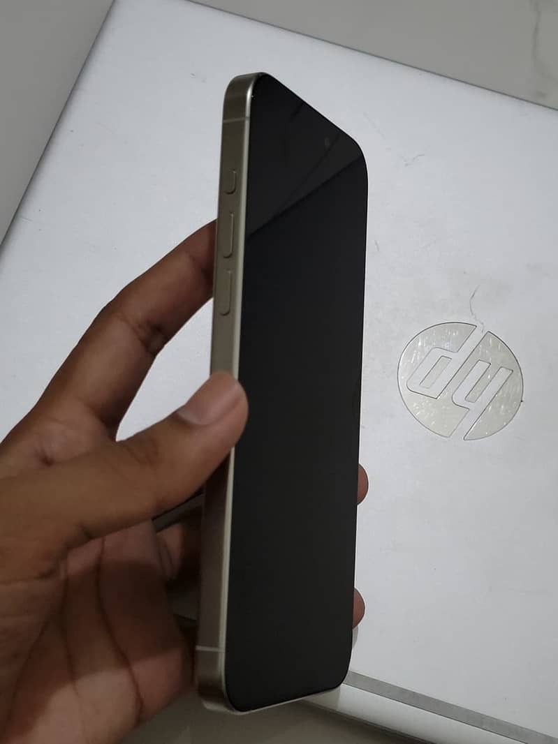 Apple iPhone 15 Pro Max 3