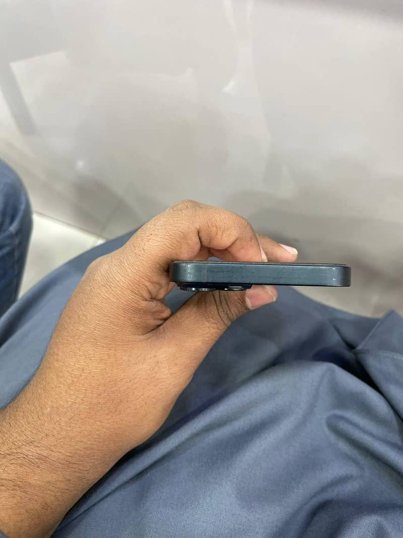 Apple iPhone 14 3