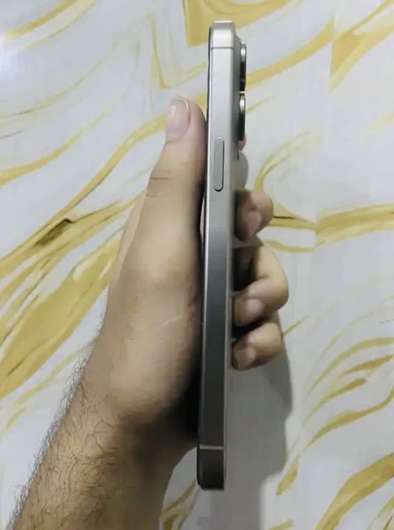 Apple iPhone 15 Pro Max 3