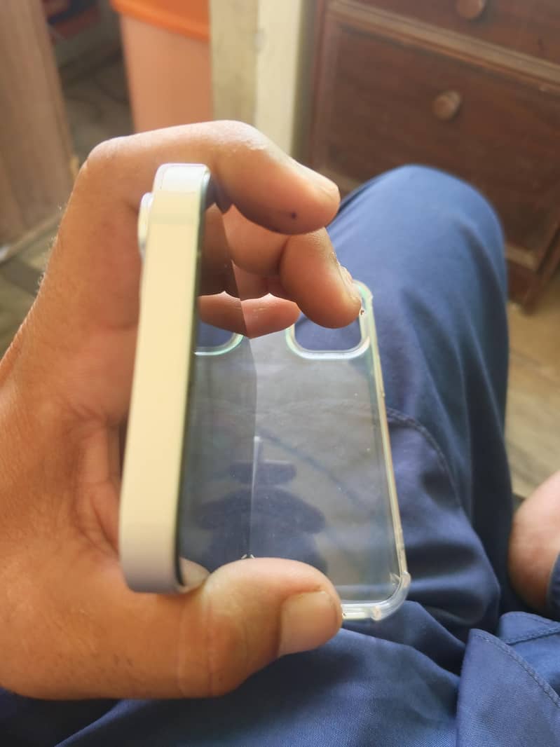 Apple iPhone 13 4