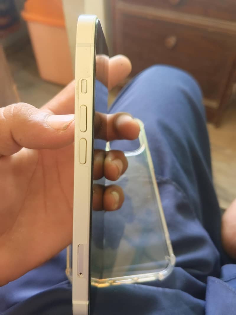 Apple iPhone 13 5