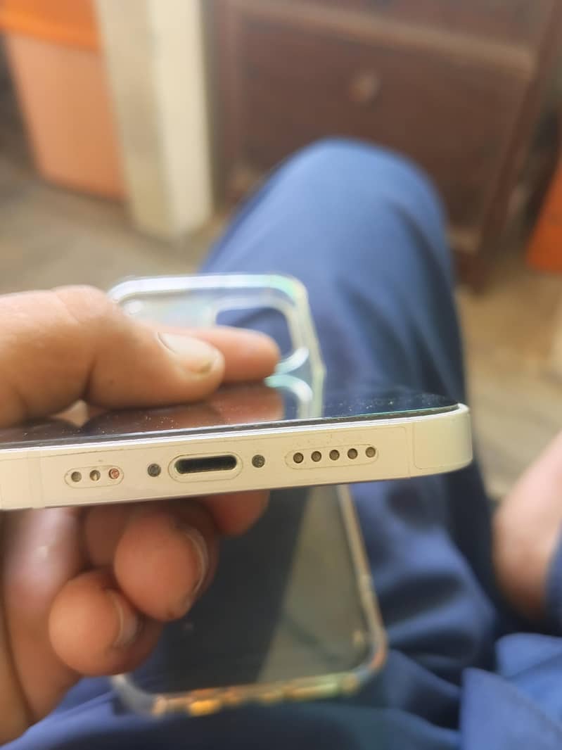 Apple iPhone 13 6