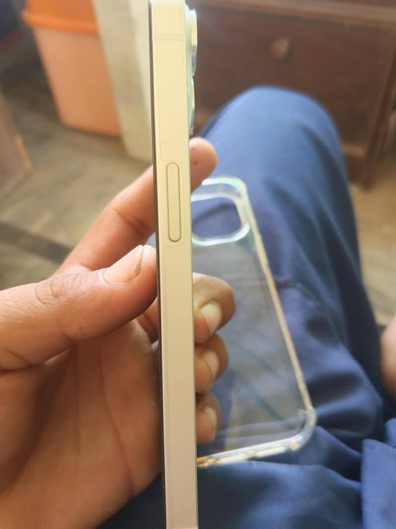 Apple iPhone 13 7