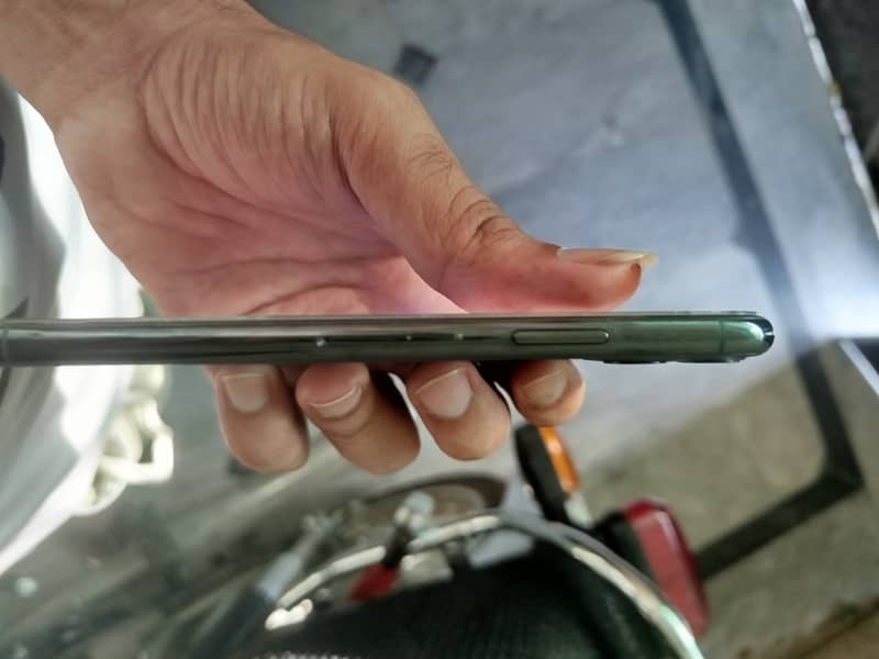 Apple iPhone 11 Pro Max 4
