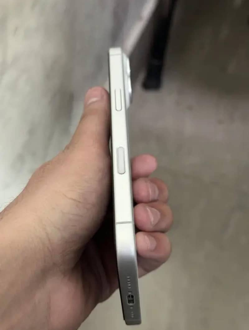 Apple iPhone 17 4
