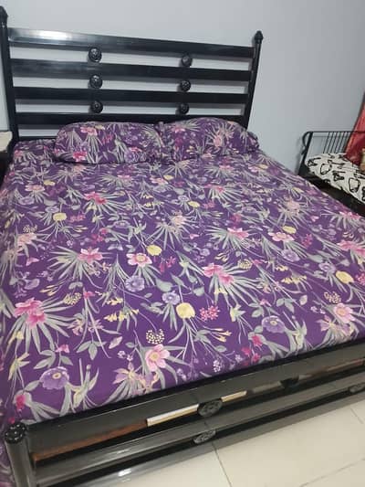 bed with matrres