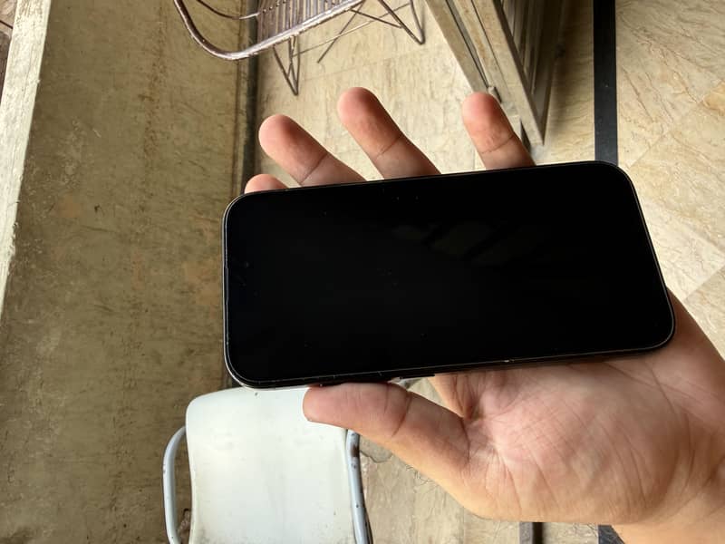 Apple iPhone 16 5