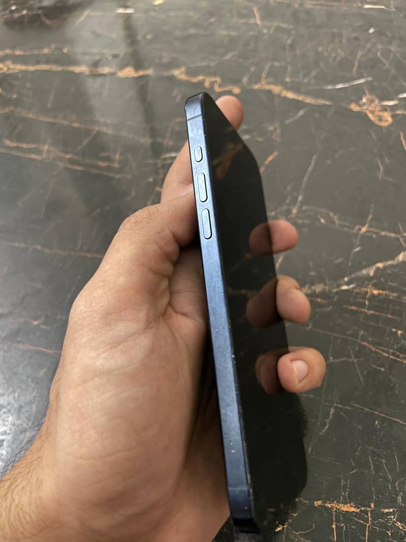 Apple iPhone 15 Pro Max 2