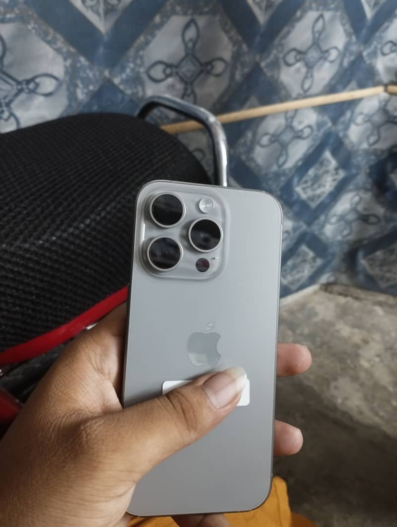 Apple iPhone 15 Pro 0