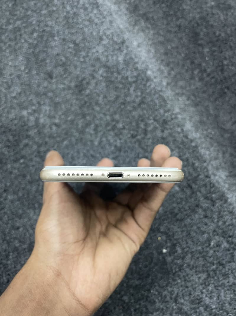 Apple iPhone 7 Plus 4