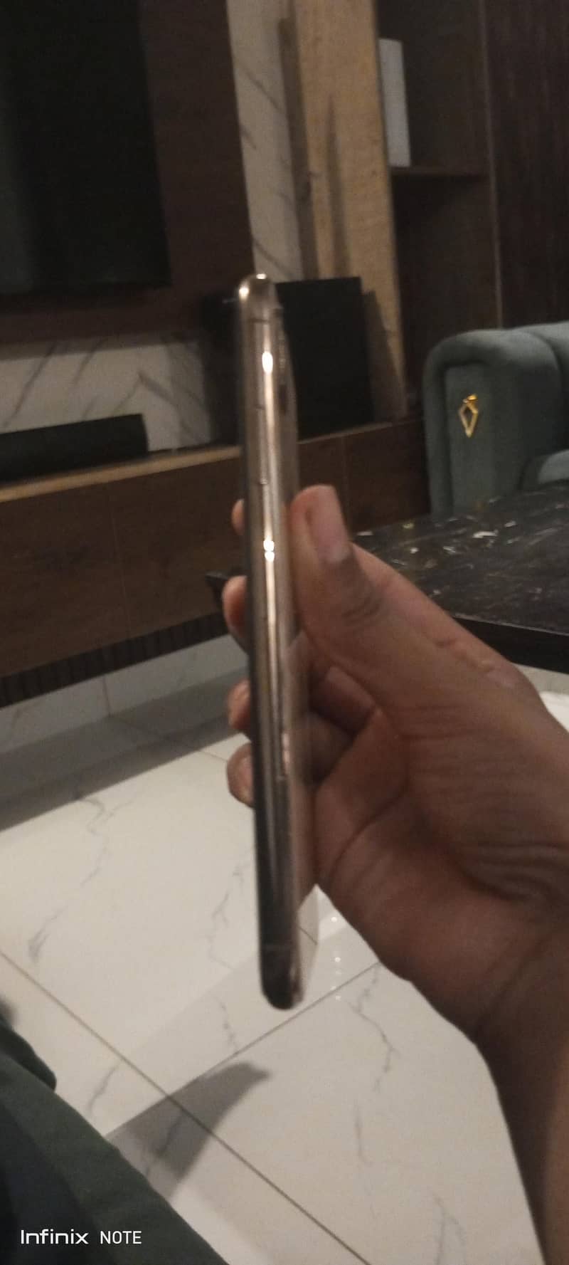 Apple iPhone XS Max 3