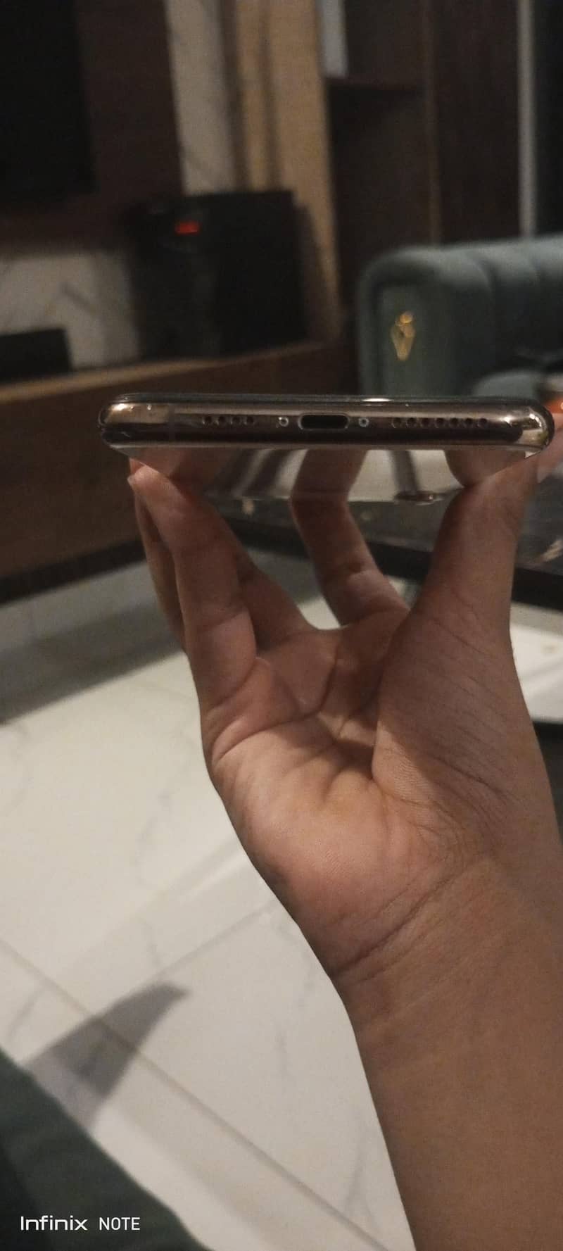 Apple iPhone XS Max 4