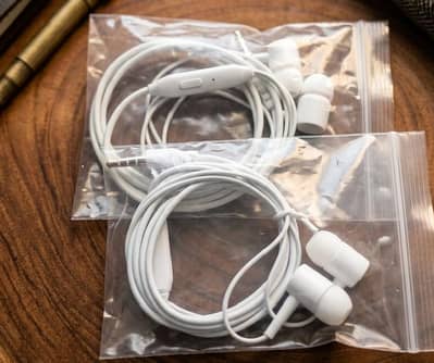Mega offer : 2 pack high Quality Handsfree in Just Rs 450!