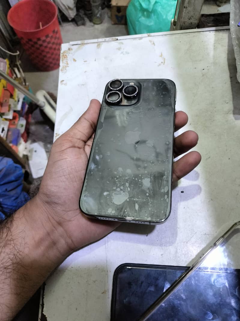 Apple iPhone 13 Pro Max 3