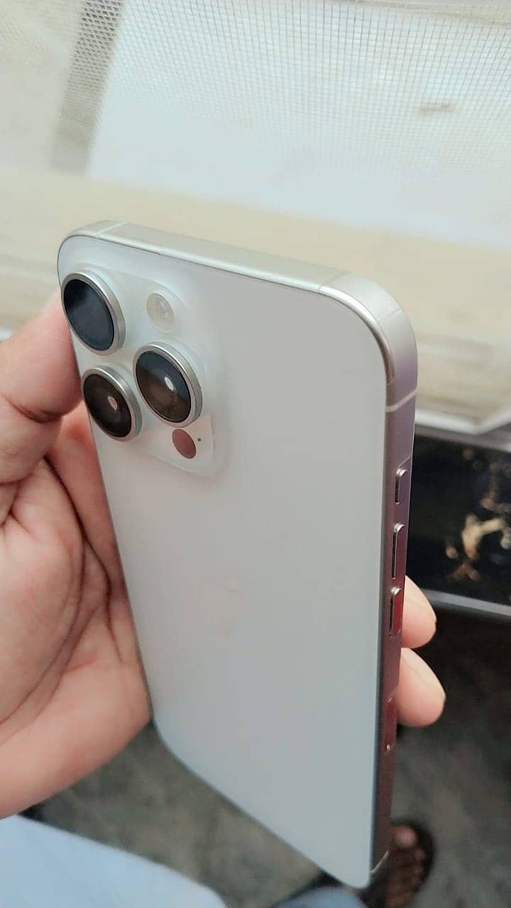 iPhone 15 Pro Max 1