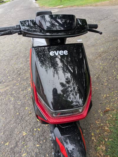 I am selling my evee genz just 1 month use urgent sale