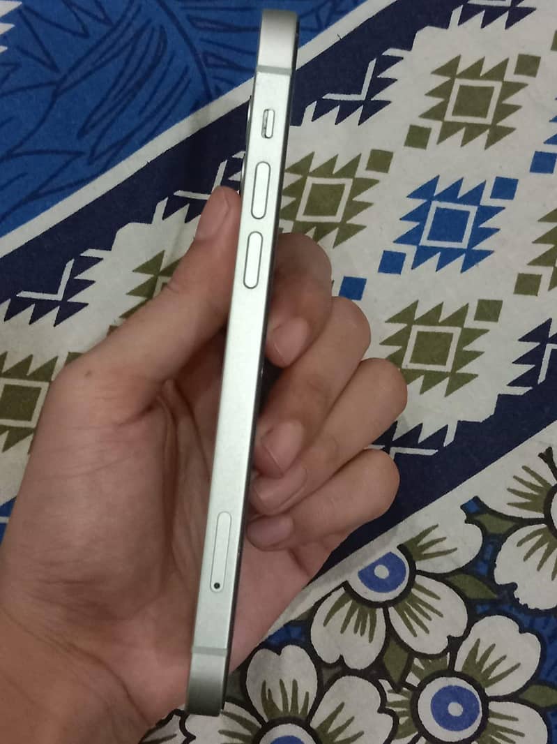 Apple iPhone 12 2