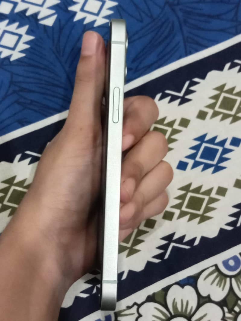 Apple iPhone 12 3