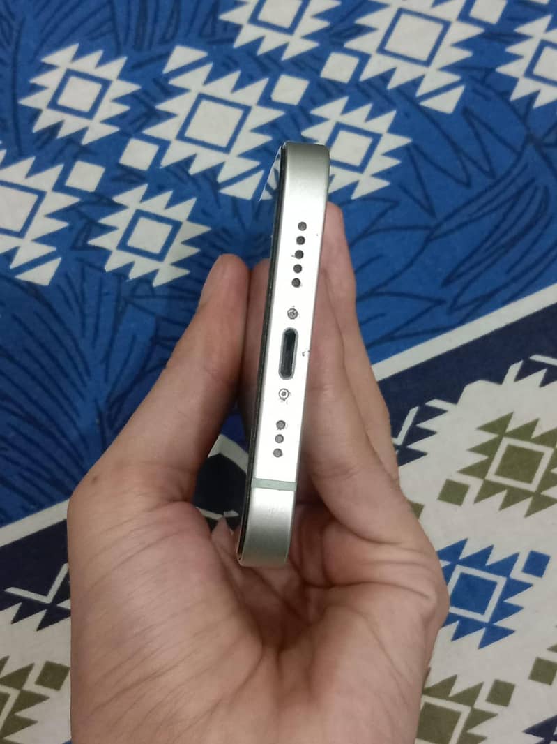 Apple iPhone 12 4