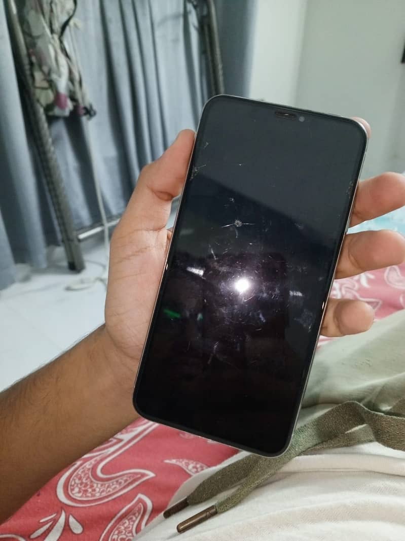 Apple iPhone XS Max 2
