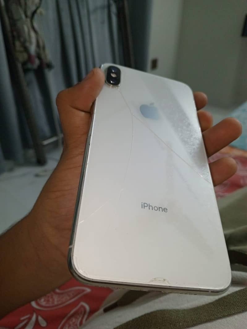 Apple iPhone XS Max 3