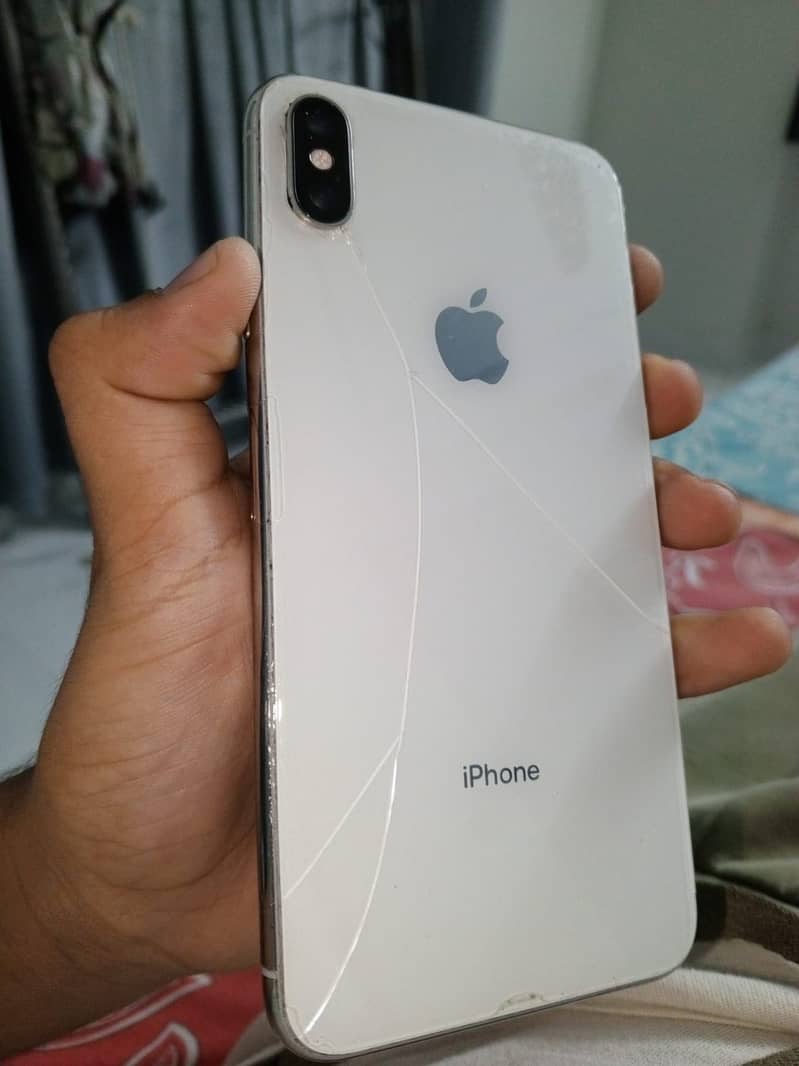 Apple iPhone XS Max 4