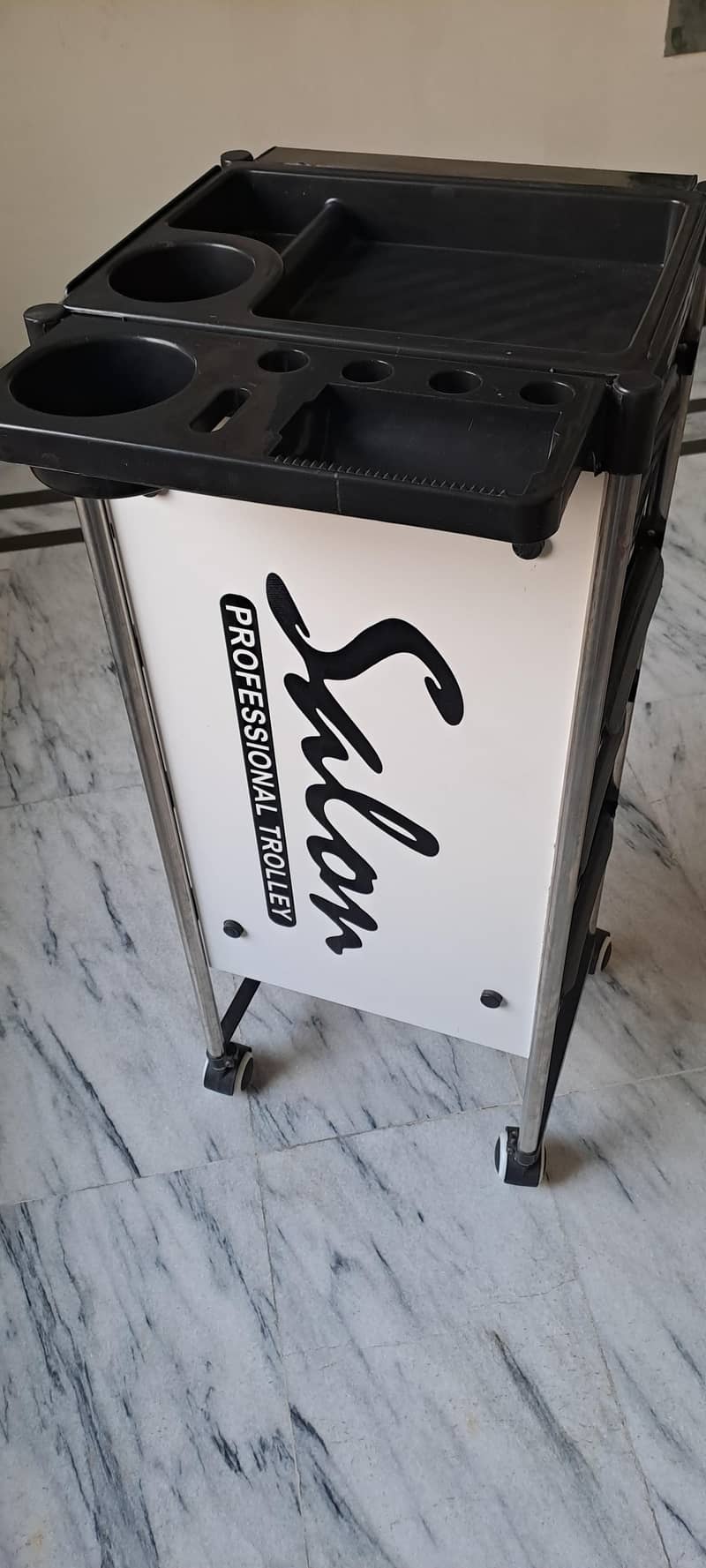 saloon 1