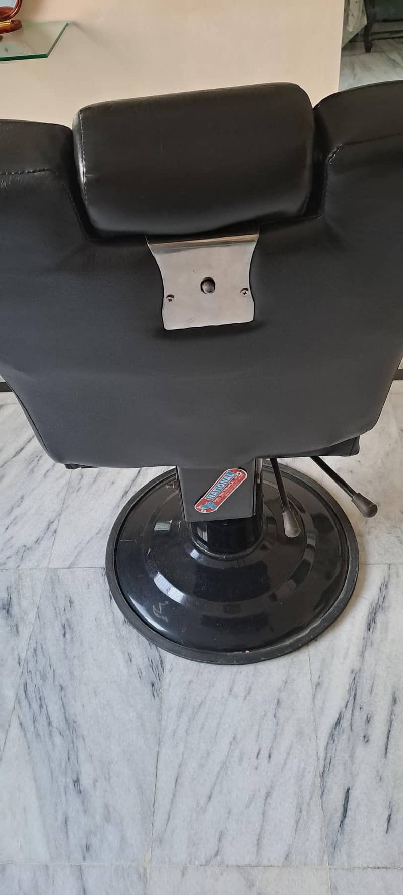 saloon 6