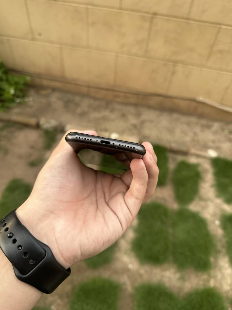 Apple iPhone 8 6