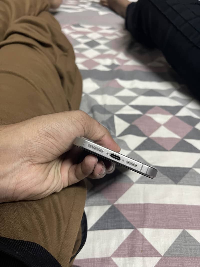 Apple iPhone 15 Pro Max 1