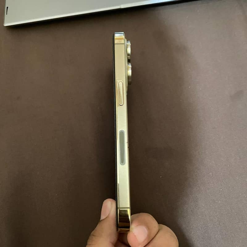 Apple iPhone 14 Pro 2