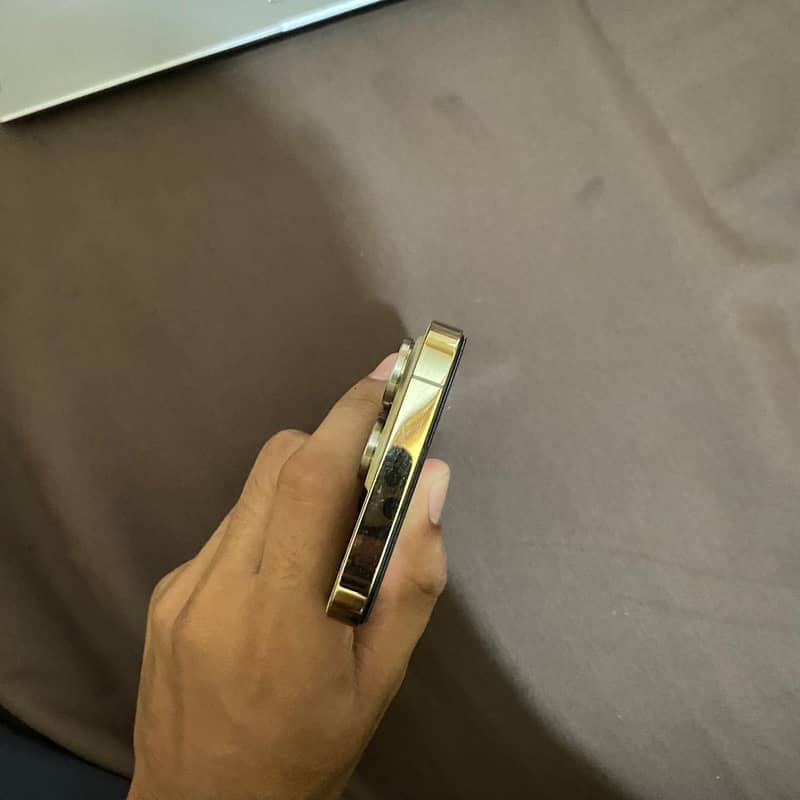 Apple iPhone 14 Pro 4