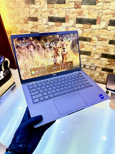 Dell Laptop i7 12th Gen 2 GB Graphics 32 GB RAM Ultra Slim