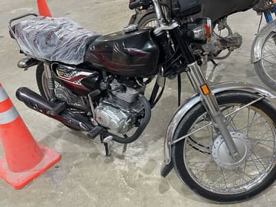 Selling  Honda CG-125 / 2024 model 7800 miles