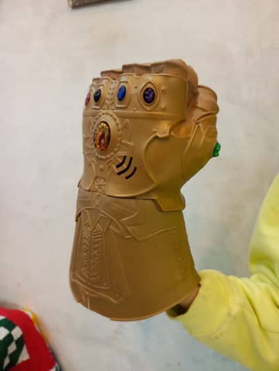 Original Hasbro Marvel Infinity Gauntlet (thanos gloves)
